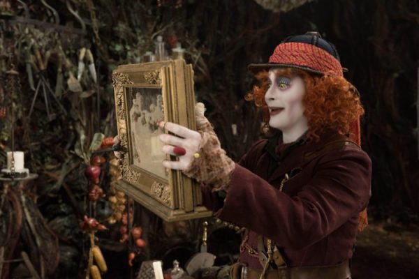 “ALICE on The OTHER SIDE OF the MIRROR” : the imaginary likely